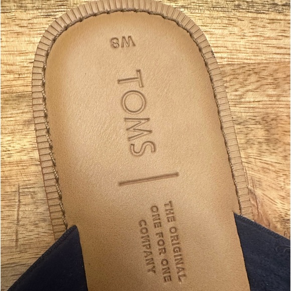 New Toms slides . Size 8 - Picture 2 of 3